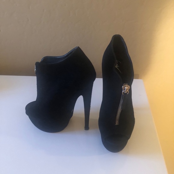 Suede platform booties - Picture 2 of 6